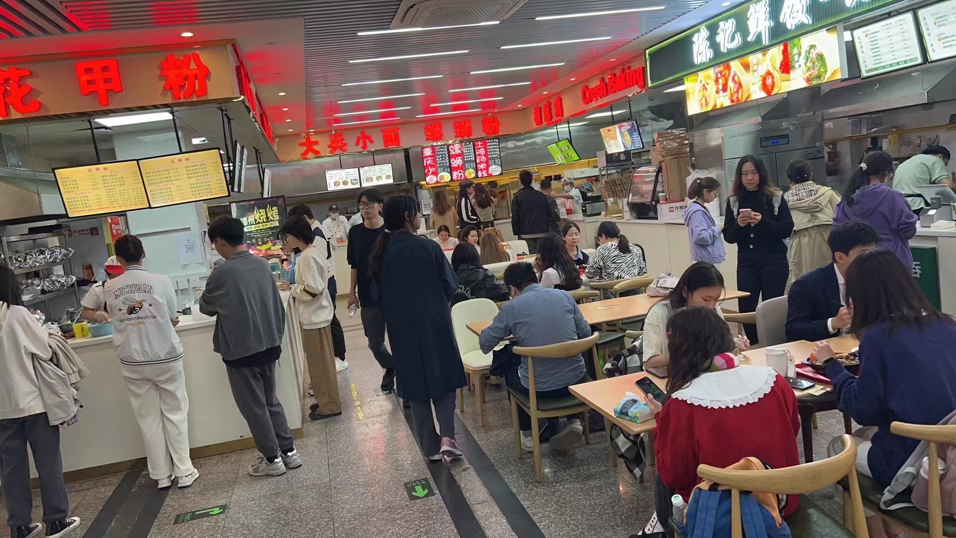 朝阳传媒大学里面120平饭店餐饮快餐转让有燃气